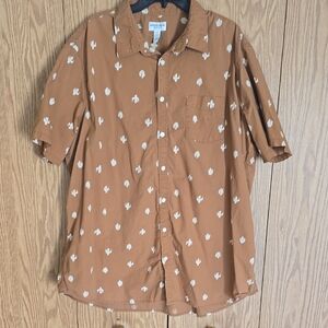 Arizona Jean Company Tan and Cream Cactus Print Shirt